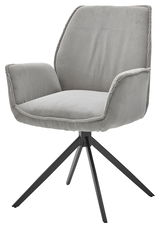 Grauer Armlehnstuhl mit modernem Design, aus einer schrägen Perspektive fotografiert. Der Stuhl hat ein gestepptes Polster und ein schwarzes Metallgestell mit vier Beinen.