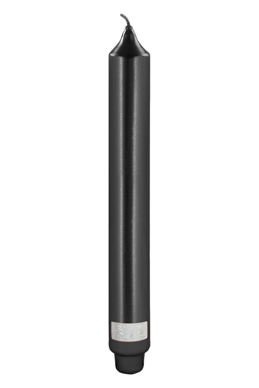 Zwarte staafkaars, 25 cm hoog, met zilveren etiket, afgebeeld aan de voorkant