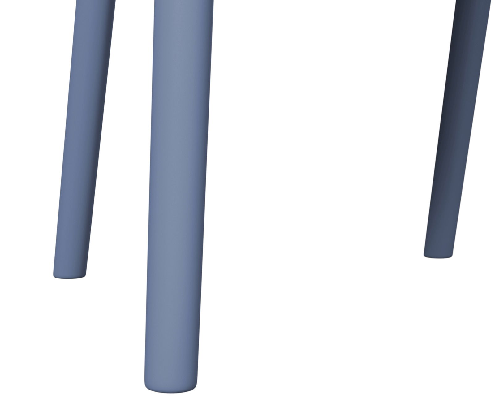 Nahaufnahme der Beine eines blauen Stapelsessels aus seitlicher Perspektive.