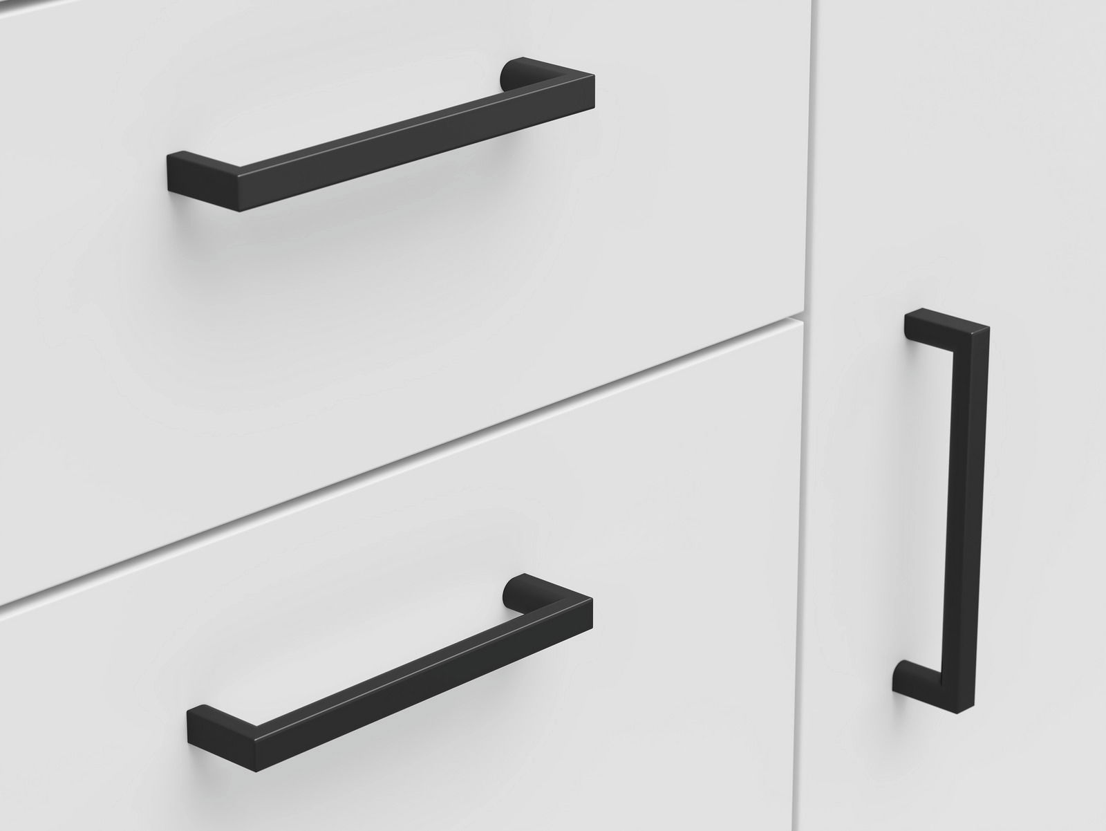 Carryhome Kommode MULTISTAURAUM Nahaufnahme einer weißen Kommode mit schwarzen Griffen, seitliche Perspektive