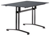 Moderner Gartentisch mit rechteckiger Tischplatte und stabilen Metallbeinen, seitliche Perspektive