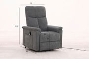 Grauer Relaxsessel mit Fernbedienung in der Seitenansicht, Maße: 79 cm Breite, 110 cm Höhe, 92 cm Tiefe.