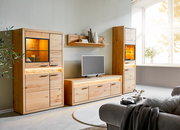 Wohnzimmermöbel-Set aus Holz mit Vitrinen, Lowboard und Wandregal, seitliche Perspektive