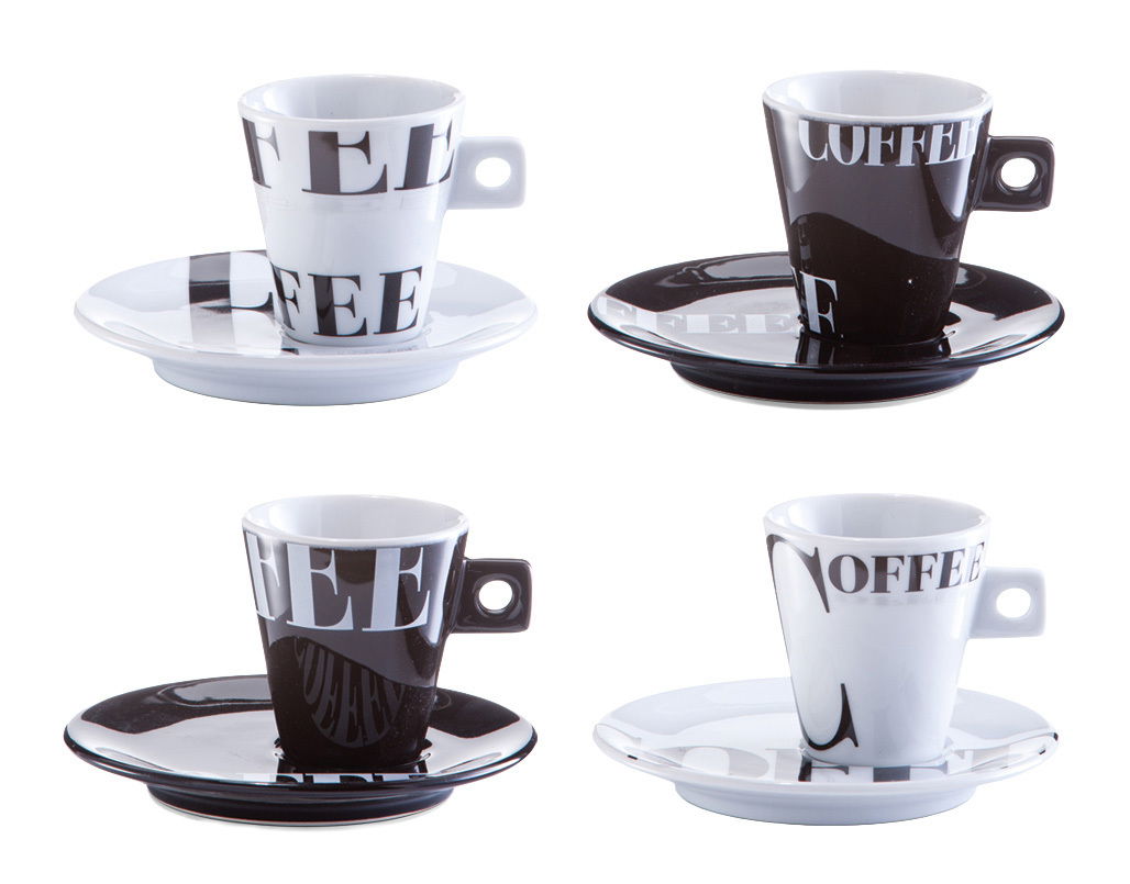 Espresso-Set mit vier Tassen und Untertassen in Schwarz-Weiß, von vorne fotografiert.