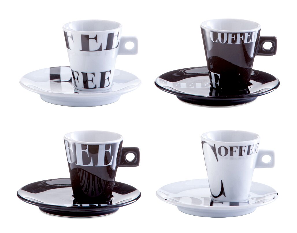 Espresso-Set mit vier Tassen und Untertassen in Schwarz-Weiß, von vorne fotografiert.