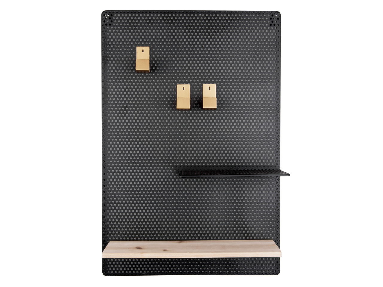 Schwarzes Memo-Board mit perforierter Oberfläche, zwei Holzklammern und zwei Regalböden, frontal abgebildet.