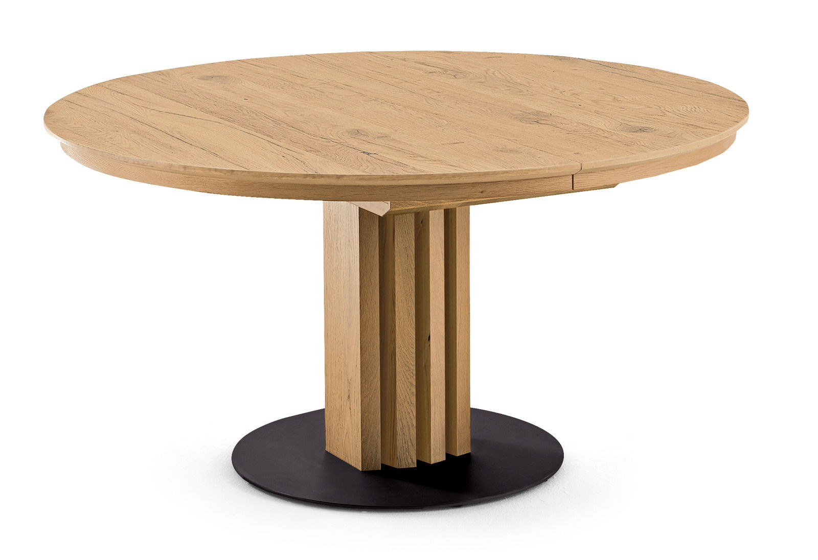 Runder Esstisch aus Holz mit zentralem Säulenfuß und schwarzer Bodenplatte, seitliche Perspektive