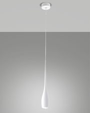 Moderne LED-Pendelleuchte COCO von Fabas Luce in Tropfenform, von der Seite betrachtet, mit elegantem, schlankem Design und weißem Finish.