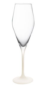 Champagnerglas mit elegantem Design, seitliche Perspektive