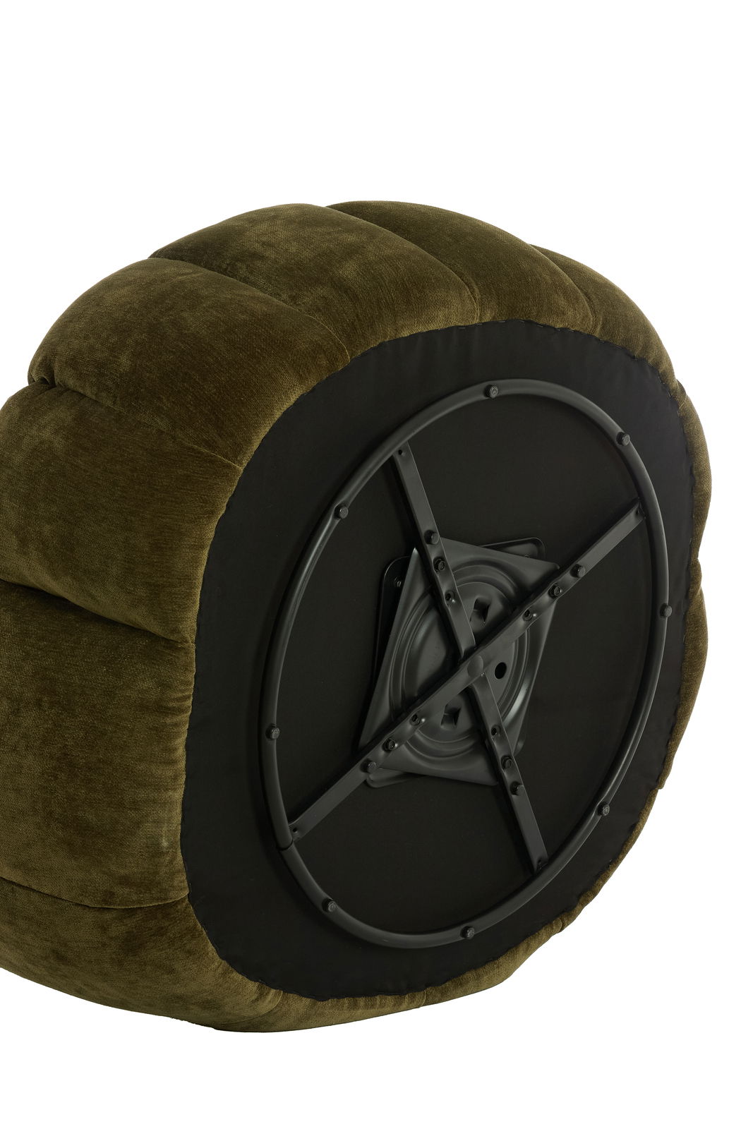 Unterseite eines Sessels mit drehbarem Metallgestell, seitliche Perspektive