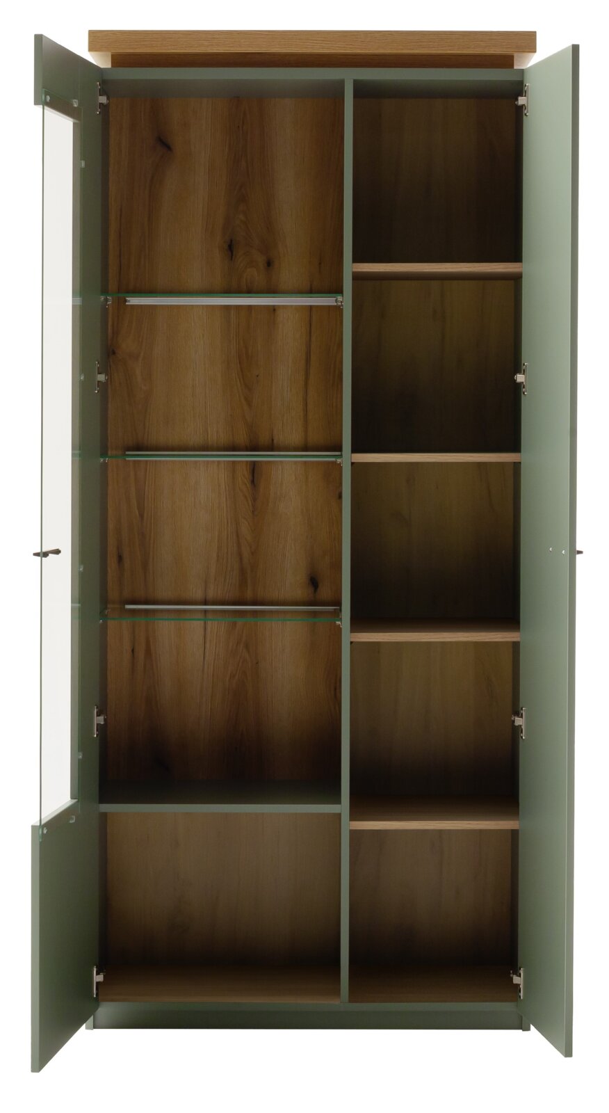Offener, hoher Mehrzweckschrank mit grünen Türen und Holzoptik-Innenraum, links Glasböden und rechts Holzablagen, Frontansicht
