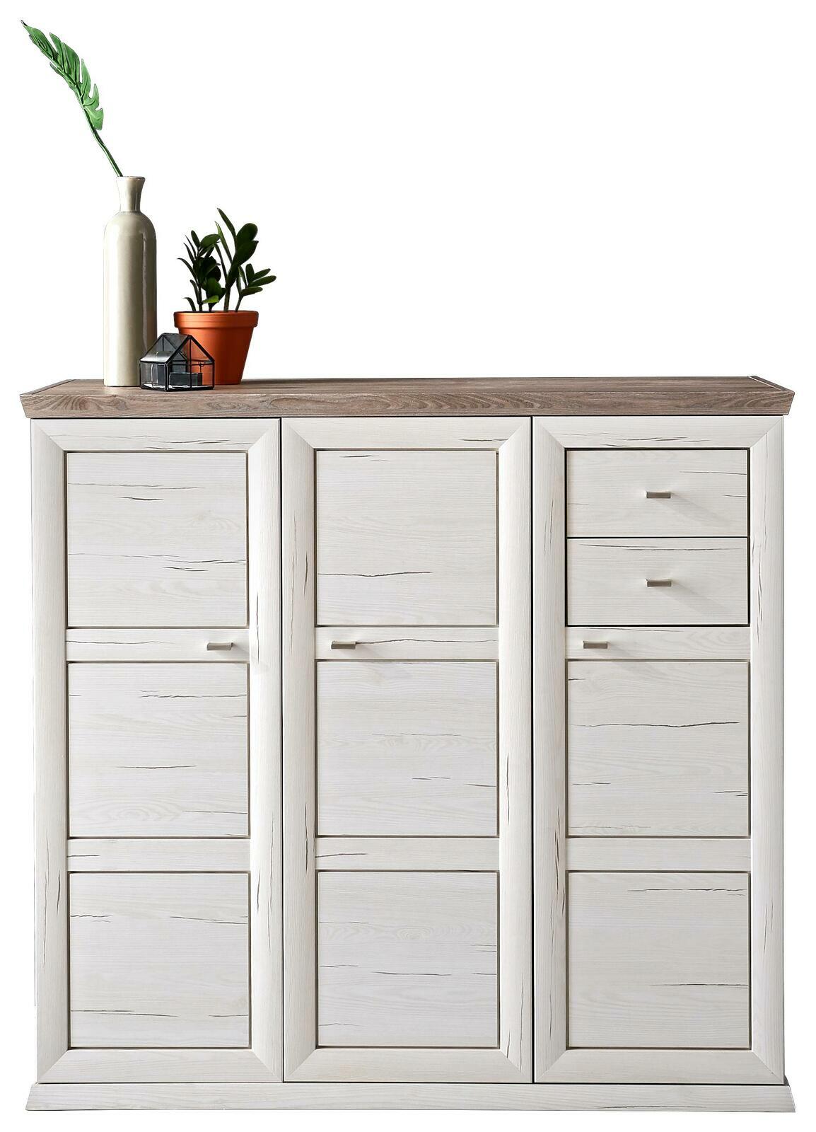 Schuhschrank aus hellem Holz mit drei Türen und zwei Schubladen, dekoriert mit Pflanzen und Dekorationsobjekten, Frontalansicht