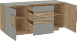 Geöffnetes Sideboard aus Holz mit grauen Akzenten, zwei Türen und Schubladen, Perspektive von vorne.