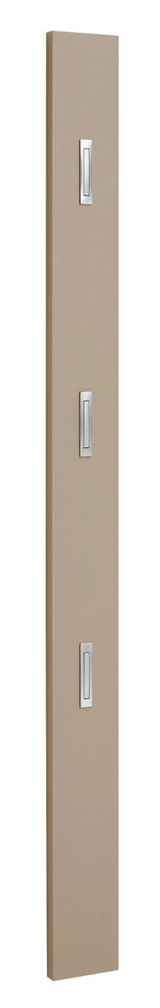 Beiges Garderobenpaneel mit drei silbernen Haken, seitliche Perspektive