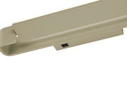 Nahaufnahme der LED-Wandleuchte BOX in beige mit Schalter, seitliche Perspektive