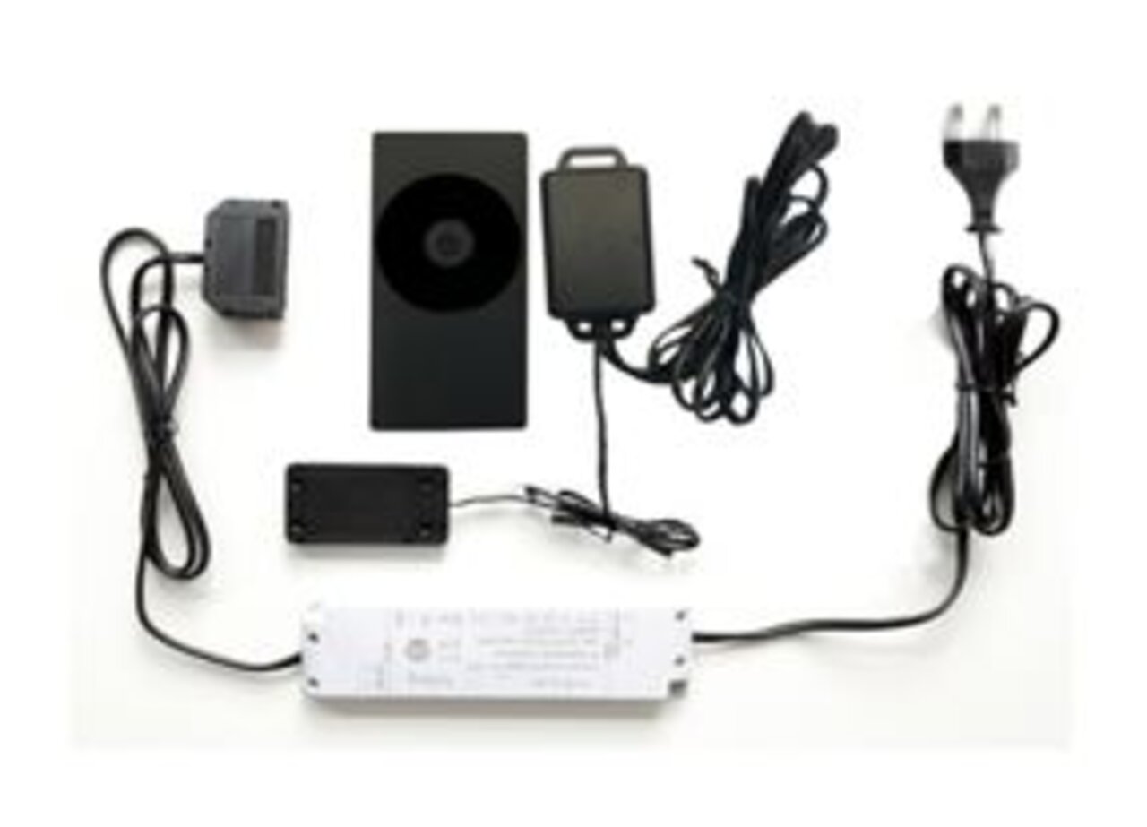 Z2 Funkfernbedienung-Set Funkfernbedienung-Set mit mehreren Komponenten, aus der Vogelperspektive fotografiert.