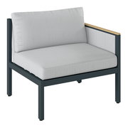 Modernes Lounge-Sofa mit rechtem Armteil, grauer Polsterung und schwarzem Rahmen, seitliche Perspektive