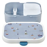 Lunchbox-Set mit maritimem Design, geöffnet, mit Fächern und Besteck, von oben betrachtet