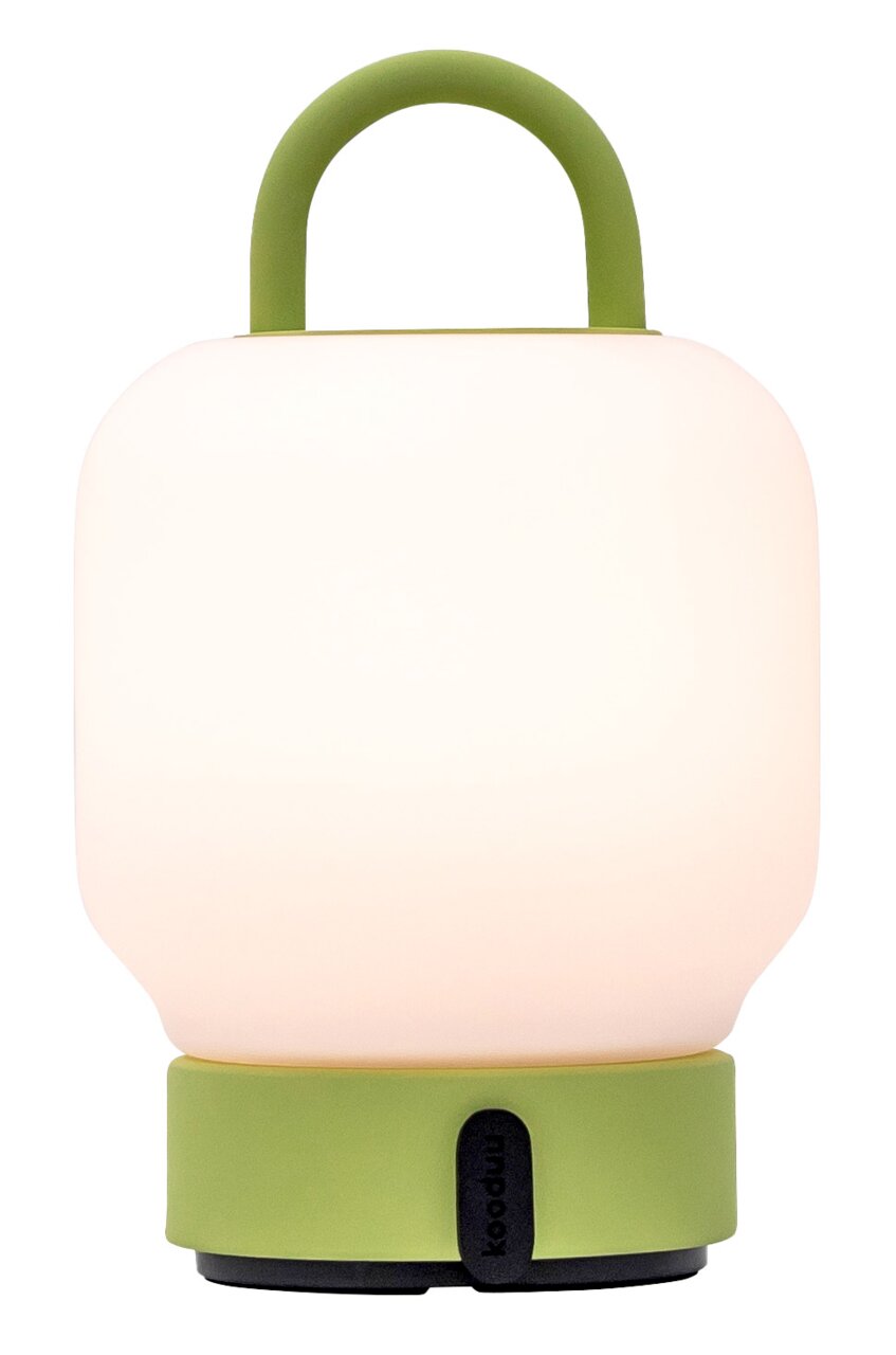 Draagbare lamp met groene handgreep en voet, gezien vanaf de voorkant