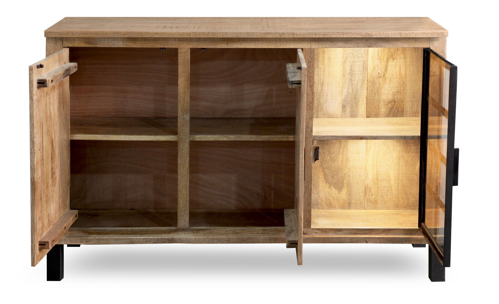 Frontansicht eines offenen Sideboards aus Holz mit drei Türen, zwei aus Holz und eine mit Glaseinsatz, und mehreren Regalfächern.