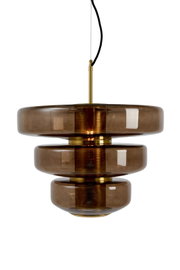 Vooraanzicht van een elegante hanglamp met drie gelaagde, rookbruine glazen kappen en goudkleurige metalen details tegen een witte achtergrond