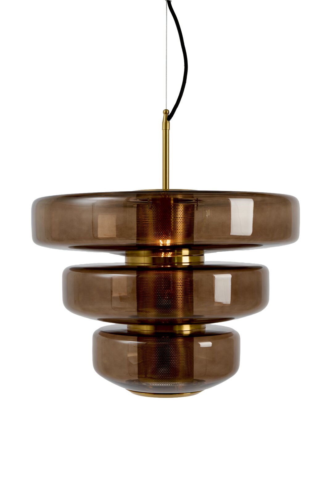 Vooraanzicht van een elegante hanglamp met drie gelaagde, rookbruine glazen kappen en goudkleurige metalen details tegen een witte achtergrond