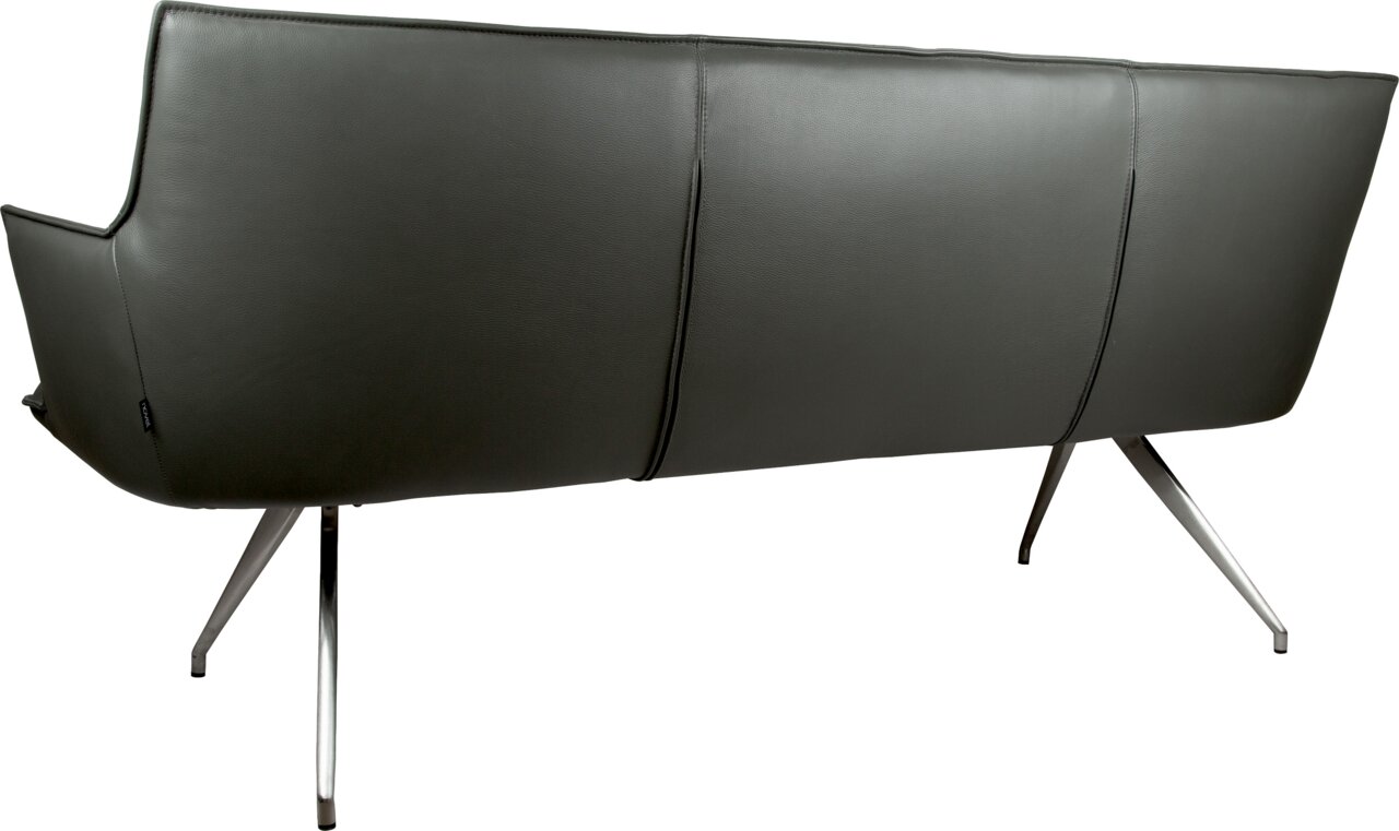 Rückansicht eines modernen schwarzen Ledersofas mit hoher Rückenlehne und schlanken Metallbeinen, freigestellt auf weißem Hintergrund