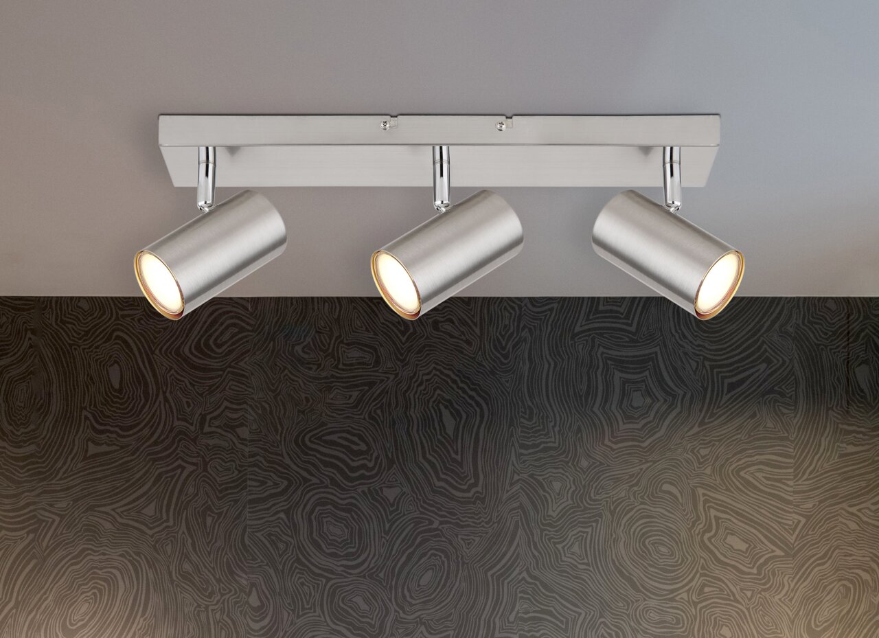 Globo Lighting Strahler ROBBY Dreifacher Deckenstrahler aus gebürstetem Metall in moderner Perspektive von unten betrachtet.