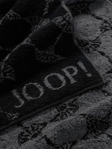 Nahaufnahme eines luxuriösen, dunkelgrauen Handtuchs mit eingewebtem Muster und dem Schriftzug 'JOOP!'