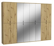 Garderobenkombination aus Holz mit Spiegeltüren, frontal betrachtet.