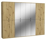Garderobenkombination aus Holz mit Spiegeltüren, frontal betrachtet.