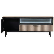 Modernes TV-Lowboard mit Holzlamellen, Glaseinsatz und offener Tür, frontale Ansicht