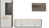 Wohnkombination bestehend aus einem hohen Schrank mit Glastür, einem niedrigen Sideboard mit Schubladen und einem Wandregal, in moderner Holzoptik und weißem Design, frontal betrachtet.