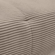 Nahaufnahme einer beige gestreiften Textur eines Sofas aus der Vogelperspektive.