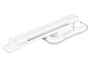 Weißer, futuristischer LED-Schreibtischlampenarm mit breiter Basis und transparenten Kanten, schräg von oben in Seitenansicht auf weißem Hintergrund