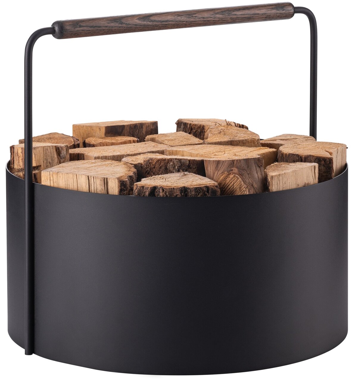 Moderner Feuerholz-Korb Ashi aus schwarzem Metall mit Holzgriff, gefüllt mit Holzscheiten, seitliche Perspektive.