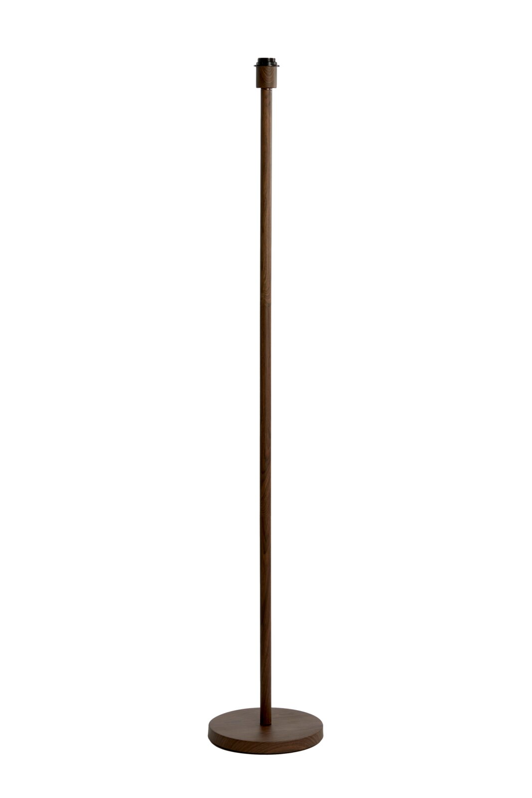 Houten staande lamp met ronde voet, gezien van voren.