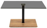 Moderner Couchtisch mit quadratischer Glasplatte, schwarzem Metallgestell und Holzsockel, frontal betrachtet.