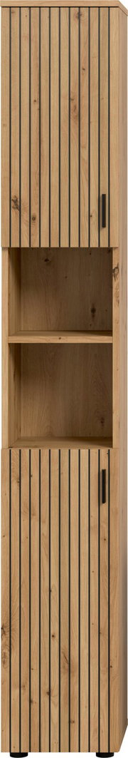 Hoher Holzschrank in Eichenoptik mit vertikaler Lamellenfront, zwei Türen mit schwarzen Griffen und offenem Mittelregal, freigestellt in Frontalansicht.