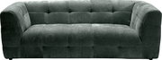 Dunkelgraues, gepolstertes 2-Sitzer-Sofa mit abgerundeten Armlehnen und quadratischer Steppung, Frontansicht auf weißem Hintergrund.