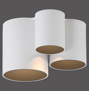 Moderne LED-Deckenleuchte mit drei zylindrischen, weißen Lampenschirmen, Ansicht von unten.