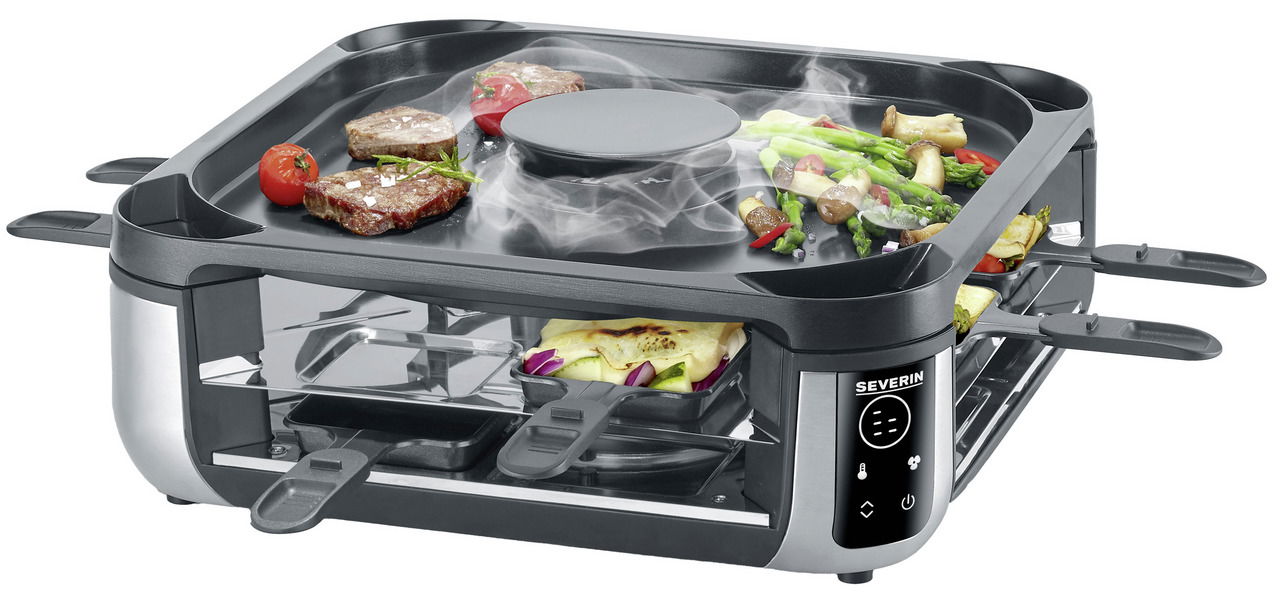 Smokeless Raclette-Grill mit digitaler Steuerung, von schräg oben fotografiert, zeigt Grillfläche mit Fleisch, Gemüse und Pfännchen darunter.