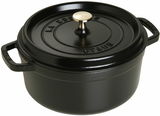 Schwarzer runder Bräter Cocotte 24cm mit Deckel und goldfarbenem Knauf, seitliche Perspektive