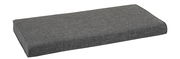 Graues, rechteckiges Sitzkissen in schräger Perspektive, geeignet für schmale Sitzflächen.
