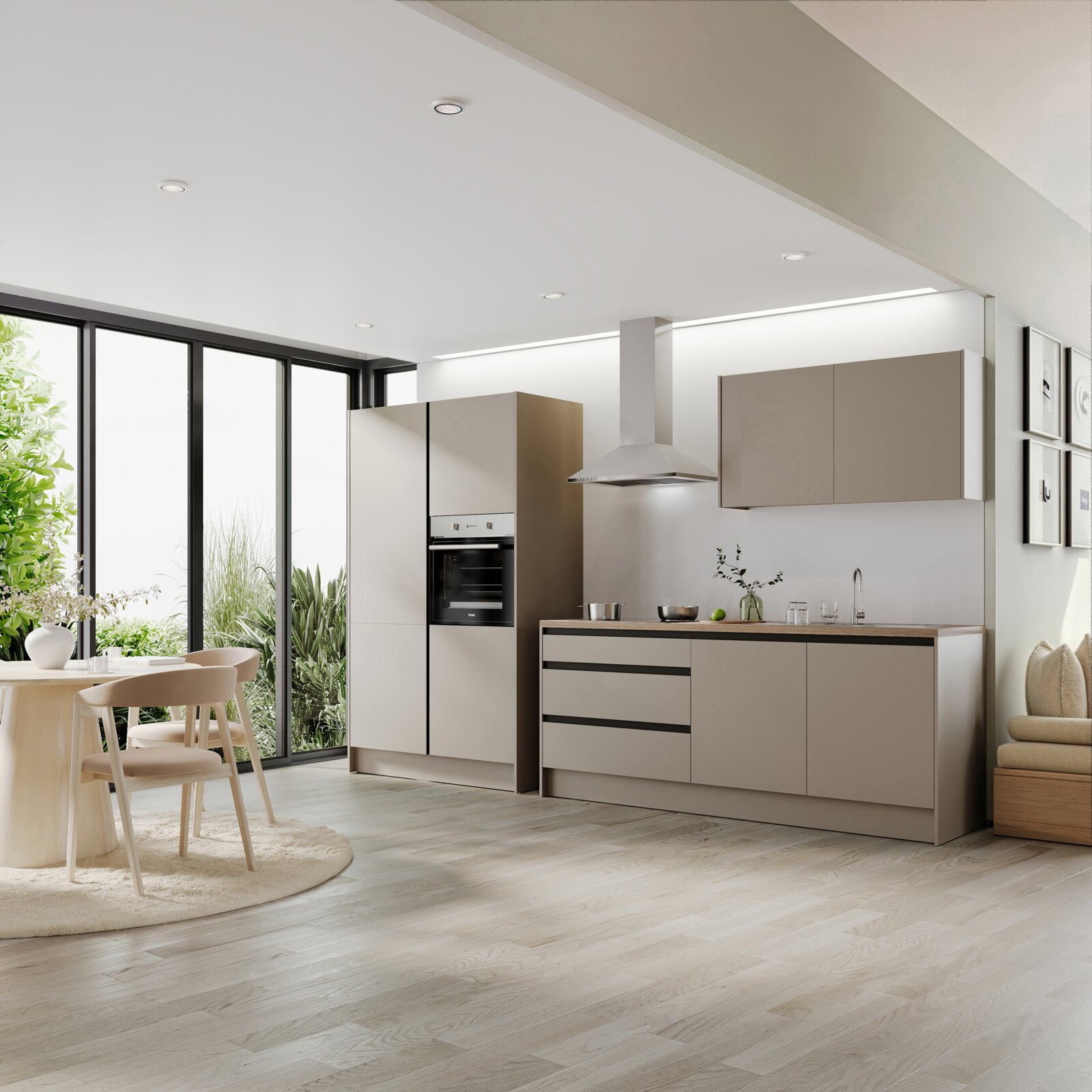 Yourkitchen Küchenblock Basis 335 TROJA Moderne Küche mit Küchenblock Basis 335, bestehend aus Schränken, Herd und Dunstabzugshaube, in einer hellen, offenen Raumgestaltung mit Blick auf große Fensterfront.