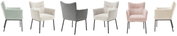 Verschillende fauteuils in pastelkleuren, gezien vanaf de zijkant en van achteren, met moderne metalen poten.