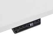 Nahaufnahme der Steuerungseinheit eines E-Schreibtischs aus der Serie EFLEX mit digitaler Anzeige und Tasten zur Höhenverstellung, von unten betrachtet.