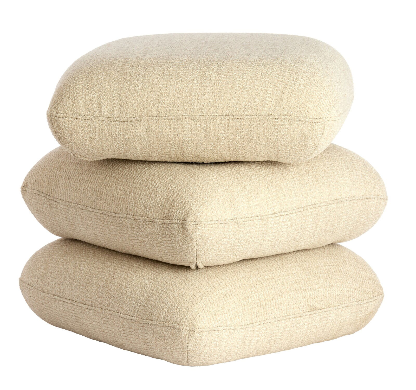 Drei übereinander gestapelte, beige Sitzpuffs aus Stoff, seitliche Perspektive
