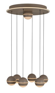 Moderne LED-Pendelleuchte mit sechs kugelförmigen Lampen, hängend von einer runden Deckenplatte, seitliche Perspektive.