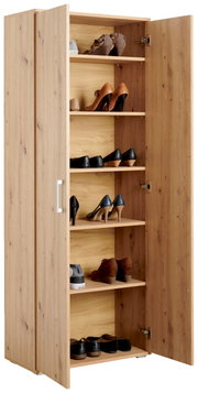 XL-schoenenkast van hout met open deur, met daarin verschillende schappen met diverse schoenen, gezien vanaf links vooraan.